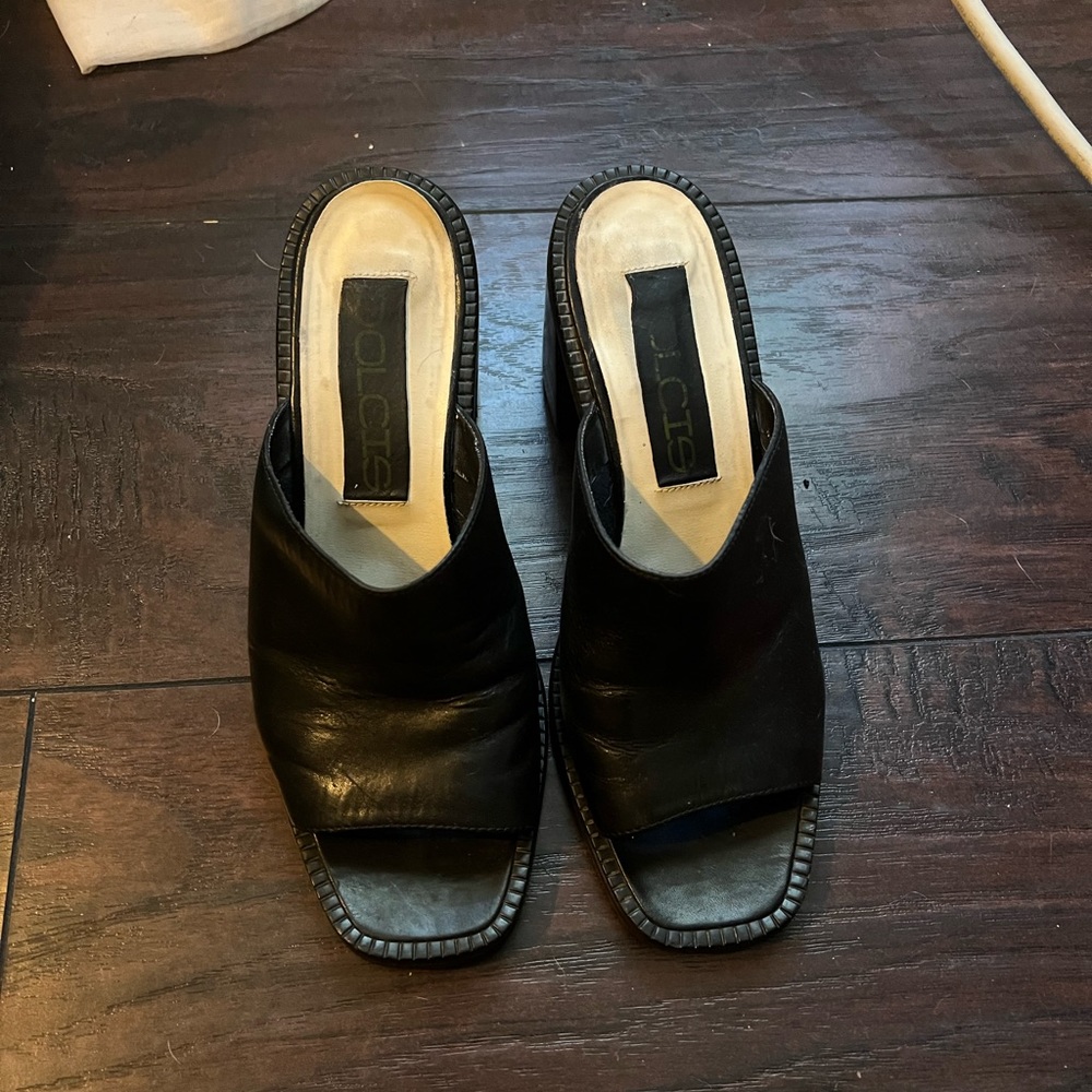 Y2K box black open toes heels